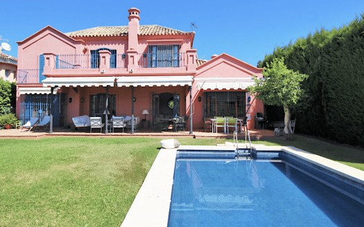 Marbella Center Opportunity: beautiful Andalusian Style Villa in the heart of Marbella – Preciosa Villa tradicional de Estilo Andaluz en ubicación perfecta en Marbella Centro: a solo 5 minutos de la playa