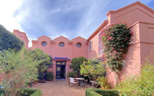 Marbella Center Opportunity: beautiful Andalusian Style Villa in the heart of Marbella – Preciosa Villa tradicional de Estilo Andaluz en ubicación perfecta en Marbella Centro: a solo 5 minutos de la playa