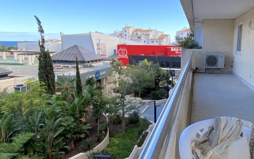 Fantastic Apartment in the Heart of Puerto Banús: 2 Bed -2 Bath – Built 107m2 – Terrace 39m2 -Garage 16m2- Gym – Paddle- Pool