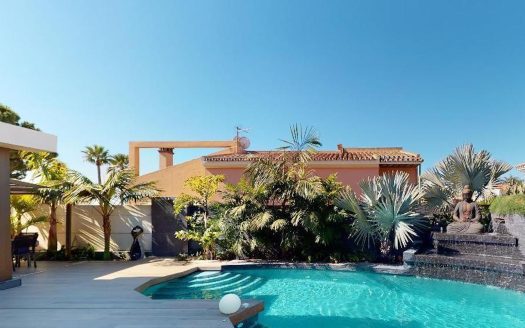 Villa in a perfect location in Las Chapas beach area: just 400m from the beach and 5 minutes from Santa Clara Golf and the Royal Tennis Club