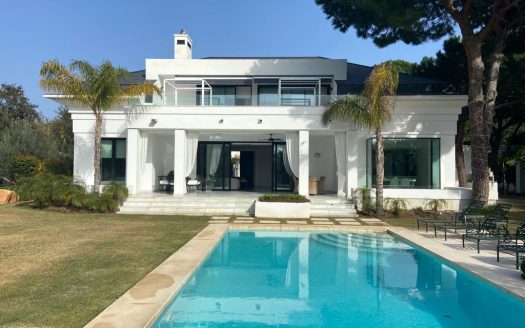 Fantastic Contemporary Villa located in one of the best urbanisations in Marbella: Las Chapas