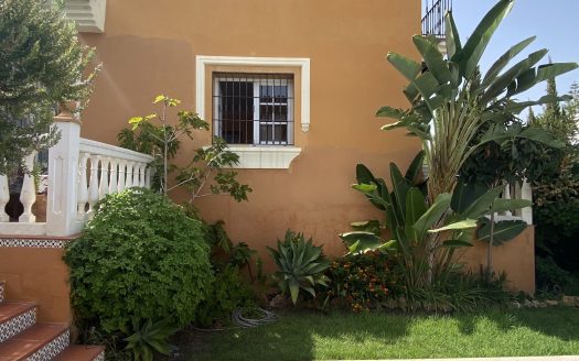 Excellent opportunity for investors or family that needs large spaces – Excelente oportunidad para inversores o familia que necesite grandes espacios