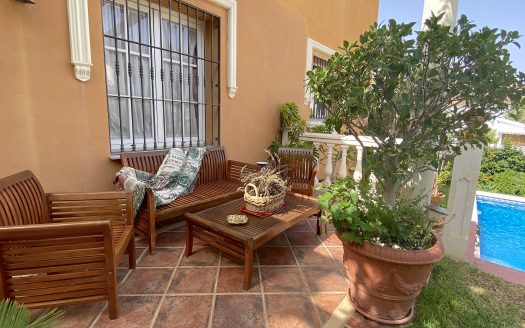 Excellent opportunity for investors or family that needs large spaces – Excelente oportunidad para inversores o familia que necesite grandes espacios