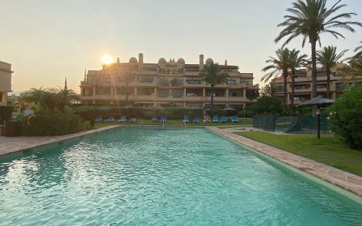 THE PERFECT INVESTMENT with Mediterranean views in a sought after location in the prestigious community of FOUR SEASONS, Los Flamingos. LA INVERSIÓN PERFECTA en una casa o alquiler vacacional con vistas al Mediterraneo