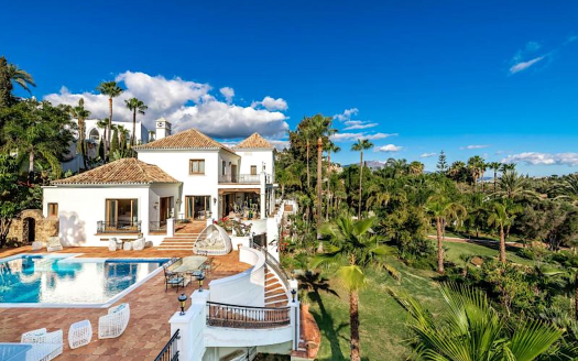 Paraiso Alto, Welcome to this Grand Mediterranean Estate with Seaviews