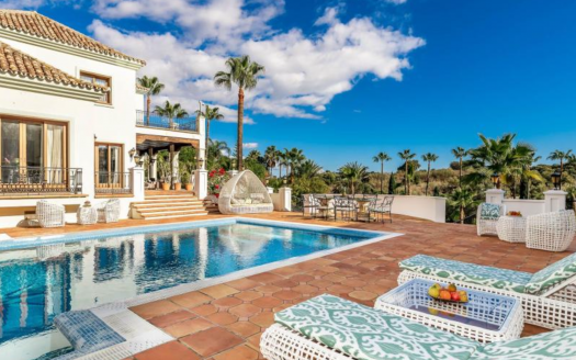 Paraiso Alto, Welcome to this Grand Mediterranean Estate with Seaviews
